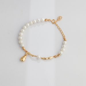 pearl bracelet