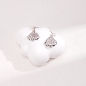 PEARL EARRING